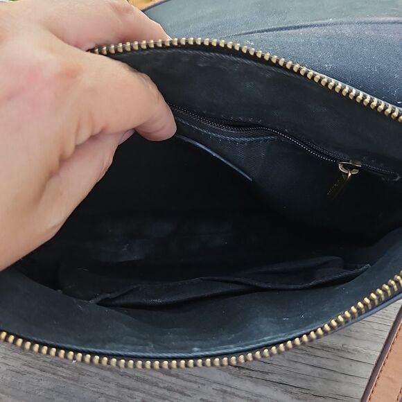 Fossil Kinley Leather Crossbody Bag - Picture 6 of 11